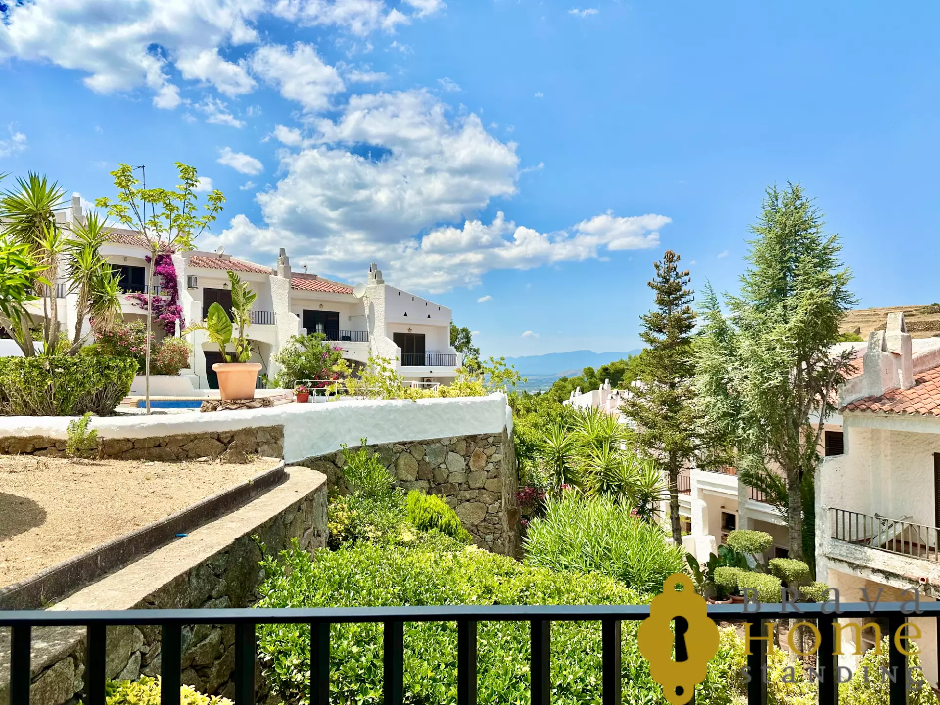 House with swimming pool and tourist license for sale in Roses – ideal investment on the Costa Brava
