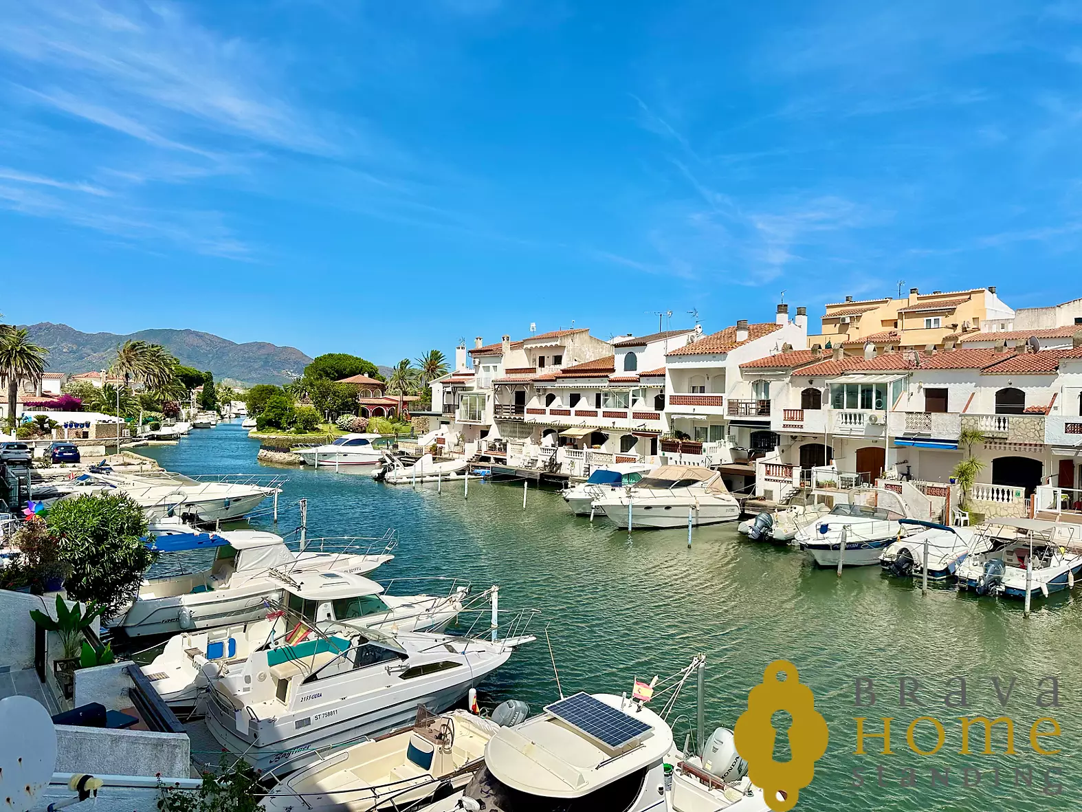 Apartament reformat amb vistes al canal en venda a Empuriabrava