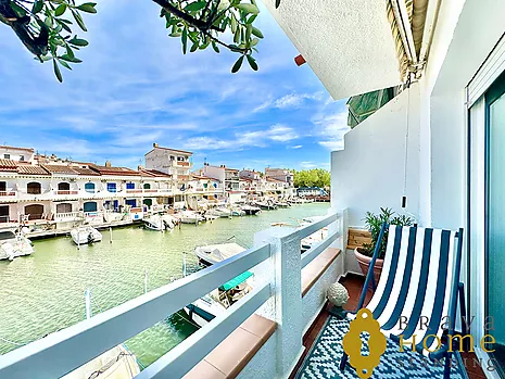 Appartement rénové avec vue sur le canal à vendre à Empuriabrava
