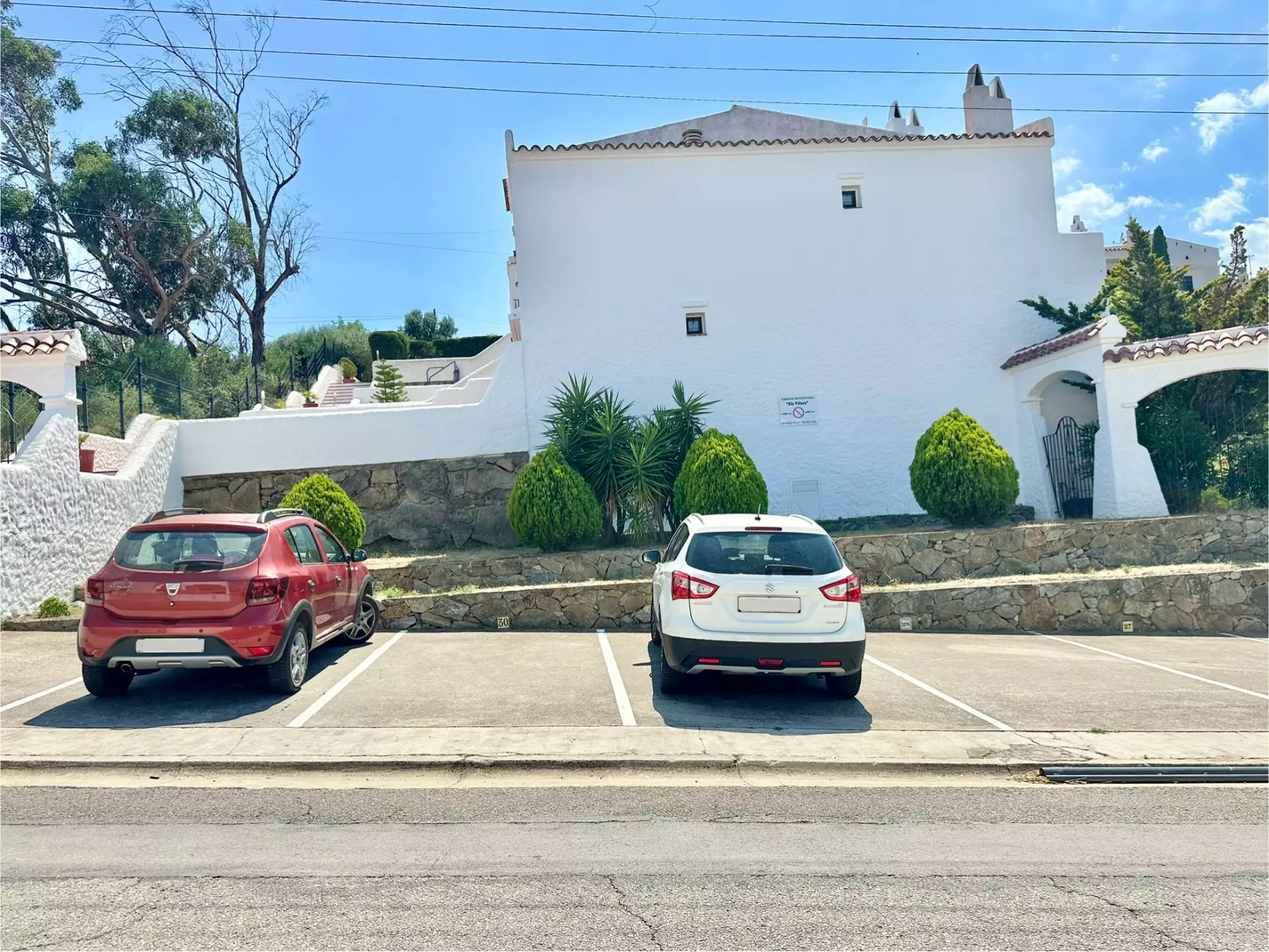 House with swimming pool and tourist license for sale in Roses – ideal investment on the Costa Brava