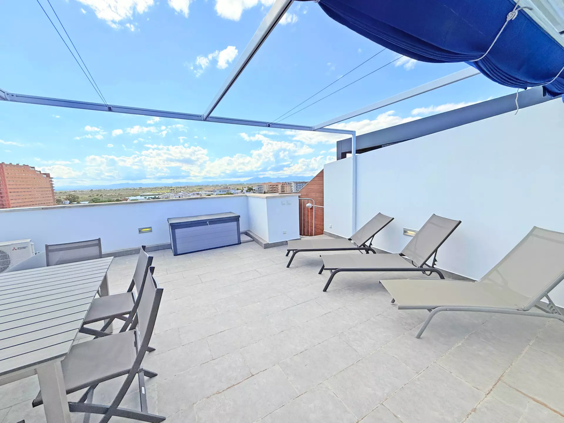 Extraordinaire penthouse-duplex avec piscine et parking à Roses