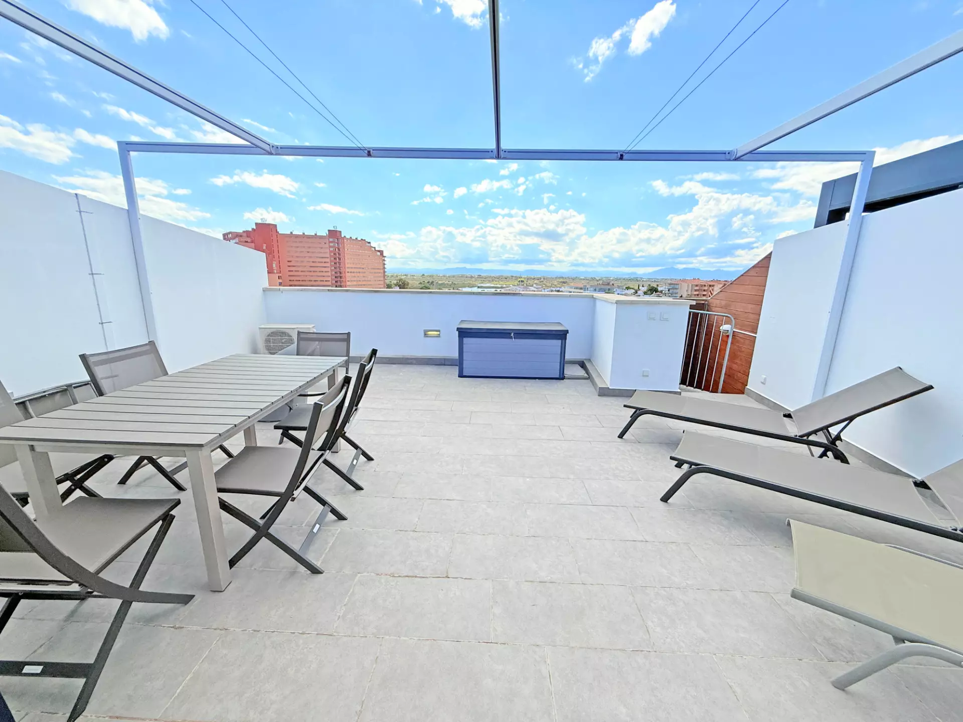 Extraordinaire penthouse-duplex avec piscine et parking à Roses