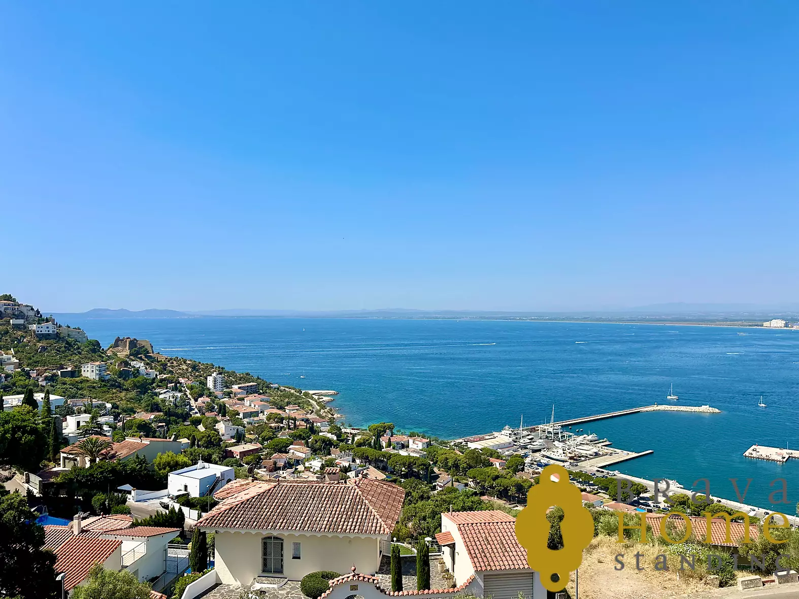 Apartament reformat amb vistes panoràmiques excepcionals sobre la badia de Roses