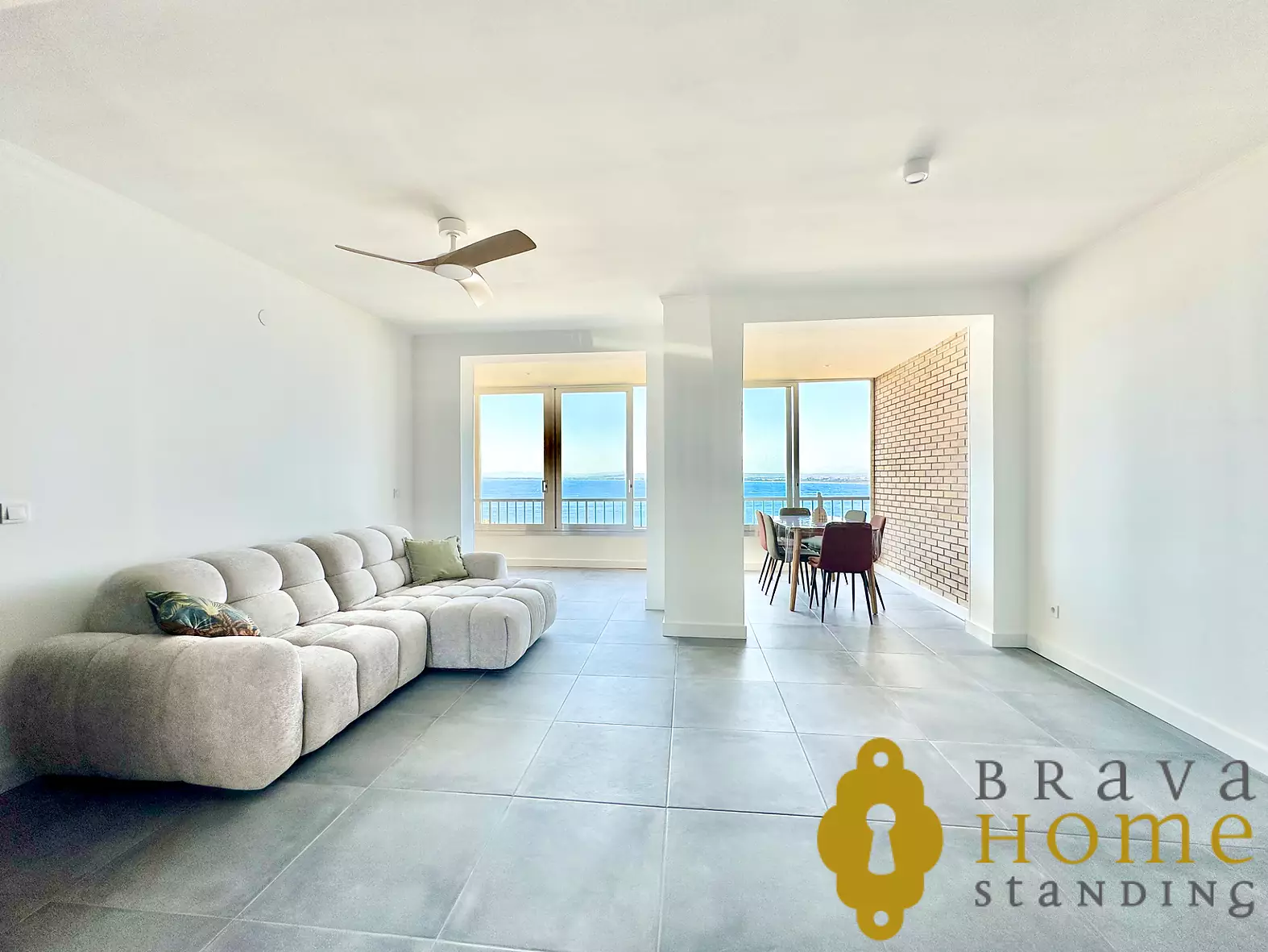 Appartement rénové avec vue panoramique exceptionnelle sur la baie de Rosas