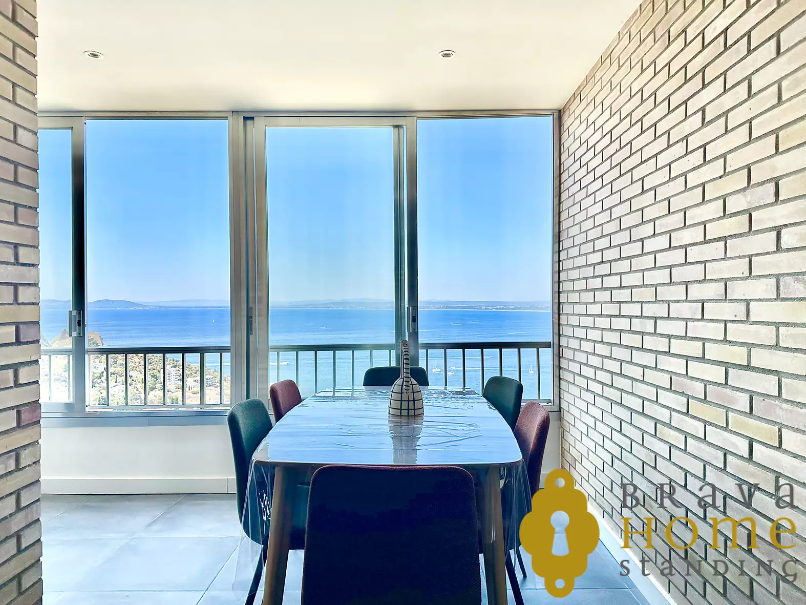 Appartement rénové avec vue panoramique exceptionnelle sur la baie de Rosas