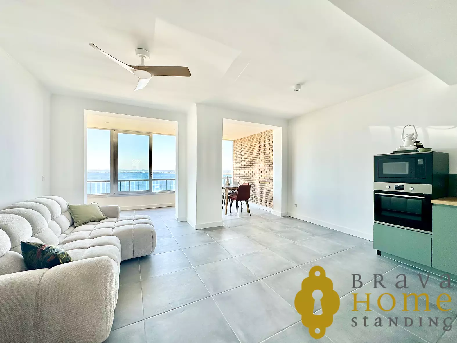 Apartament reformat amb vistes panoràmiques excepcionals sobre la badia de Roses