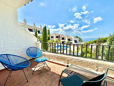 Casa con piscina y licencia turística en venta en Roses – inversión ideal en la Costa Brava