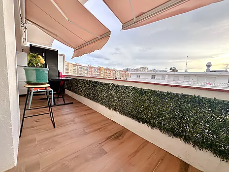 Pis lluminós reformat en venda a Empuriabrava, a 400 m de la platja