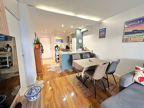 Bright renovated apartment for sale in Empuriabrava, 400 m from the beach