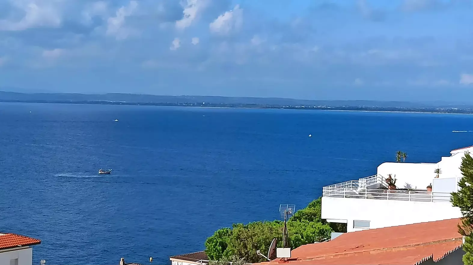 Apartament amb llicència turística i vistes al mar a Canyelles, Roses
