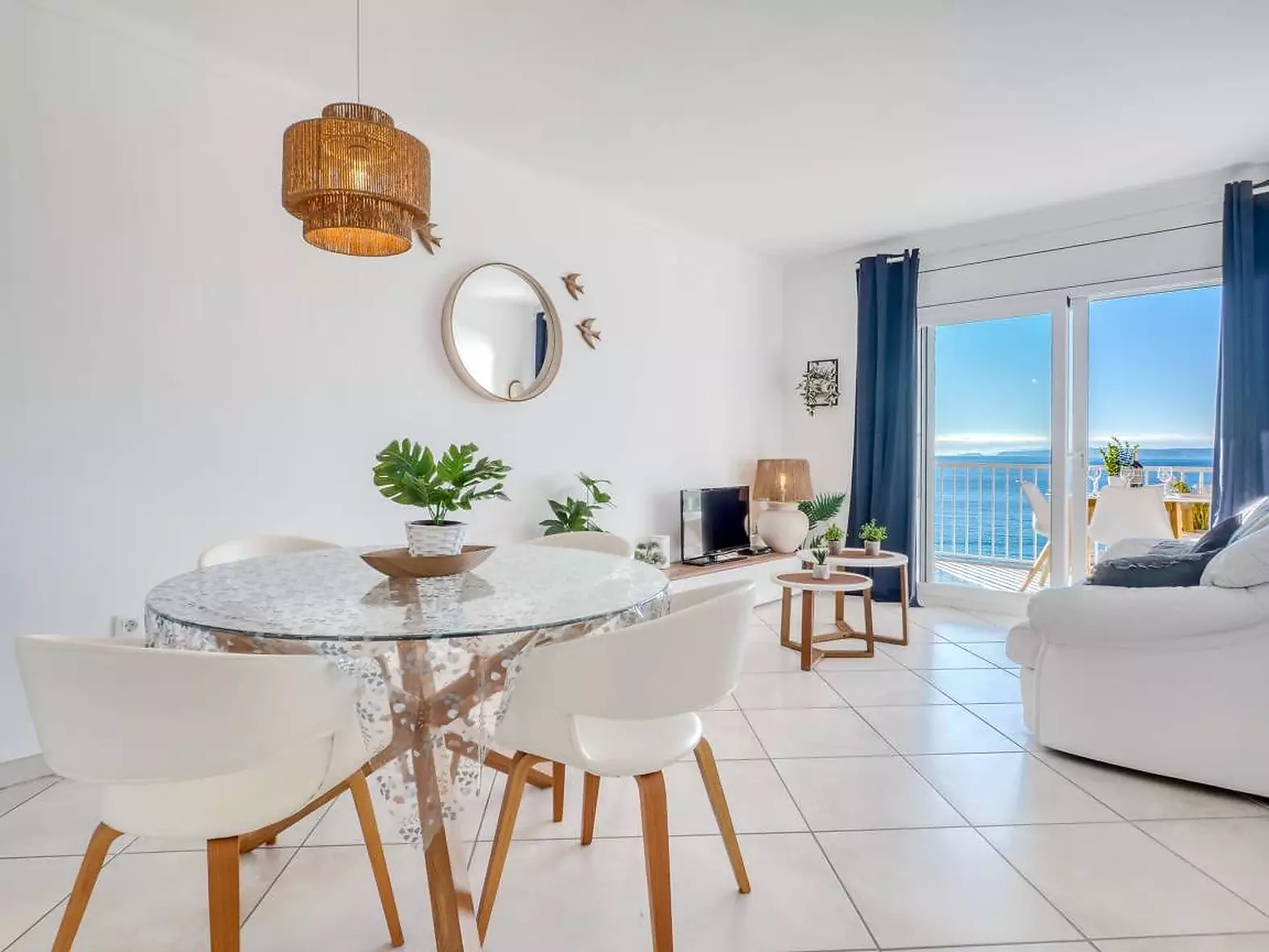Apartament amb llicència turística i vistes al mar a Canyelles, Roses