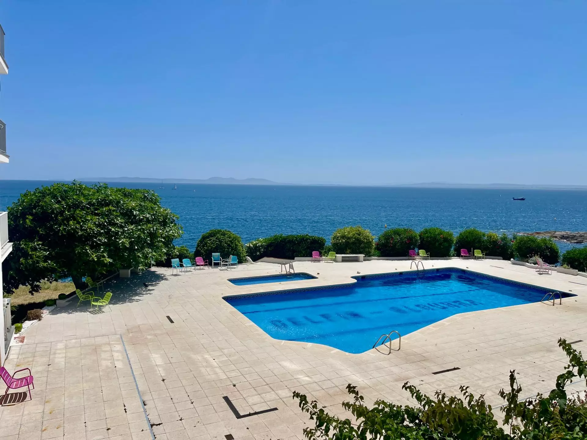 Apartament en venda en primera línia de mar a El Faro, Roses