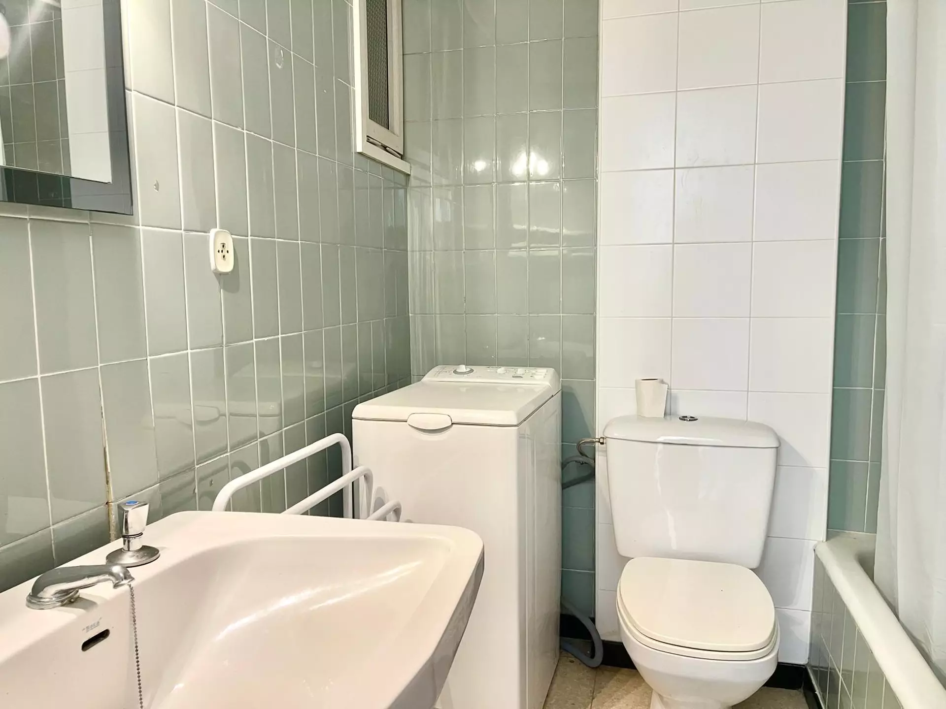 Apartament en venda en primera línia de mar a El Faro, Roses