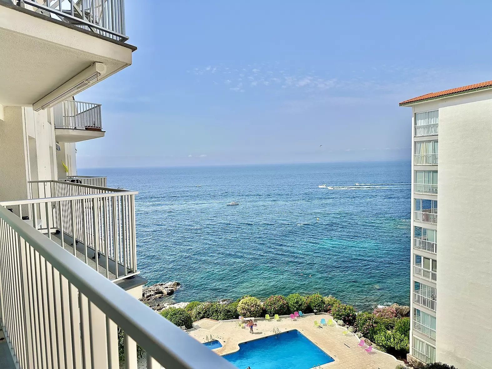 Acollidor apartament en primera línia de mar a Roses - El Far