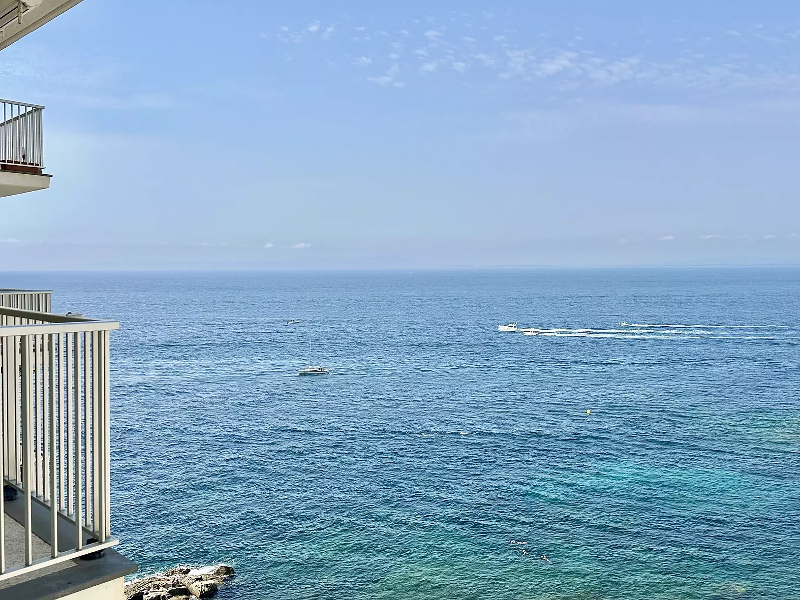 Acollidor apartament en primera línia de mar a Roses - El Far