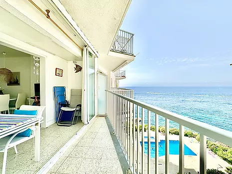 Acollidor apartament en primera línia de mar a Roses - El Far