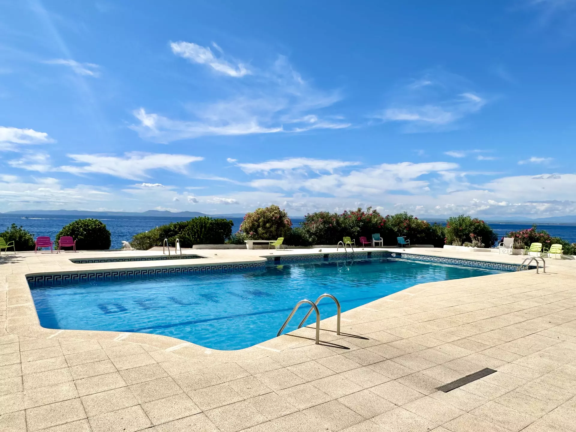 Acollidor apartament en primera línia de mar a Roses - El Far