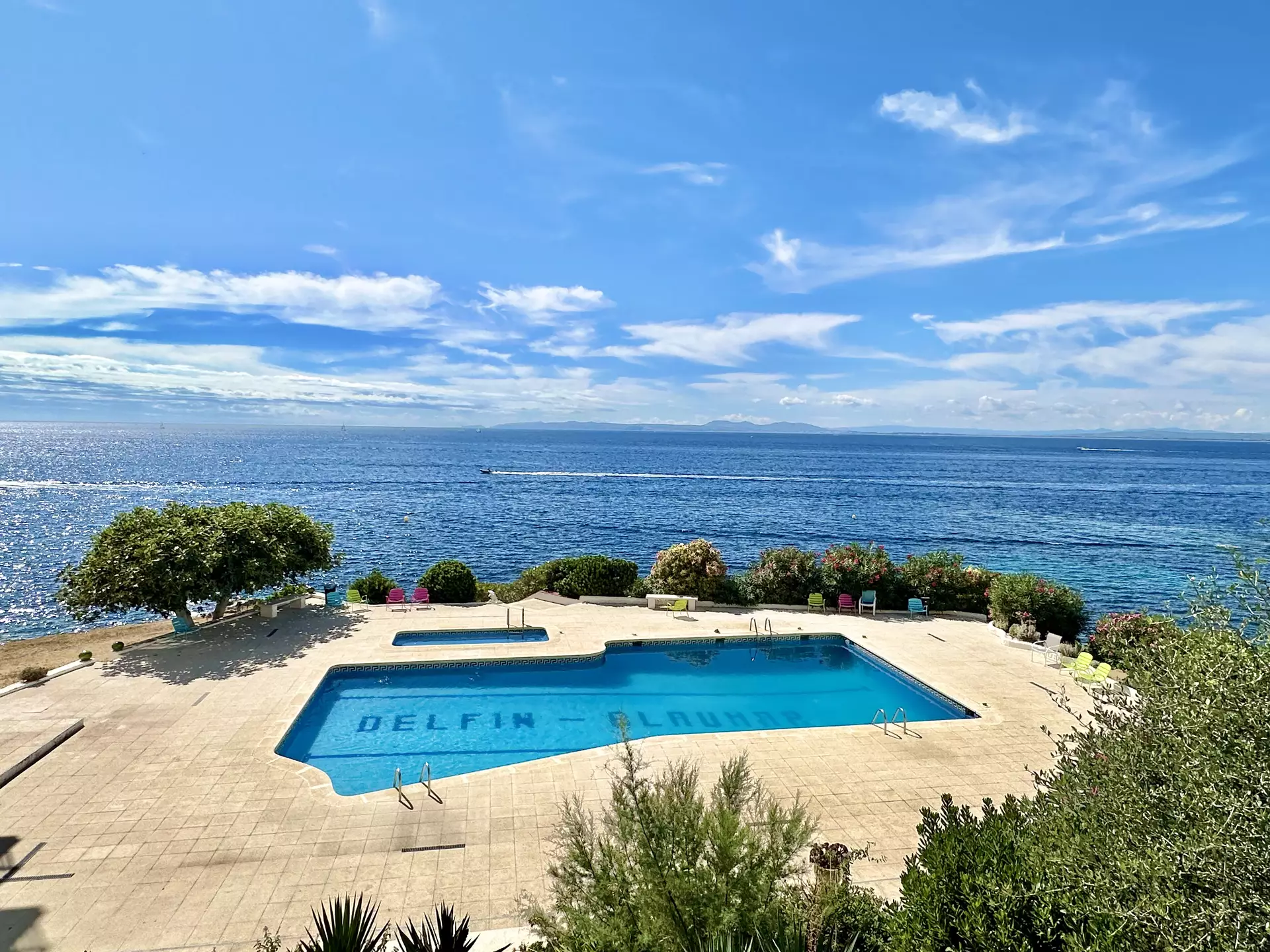 Acollidor apartament en primera línia de mar a Roses - El Far
