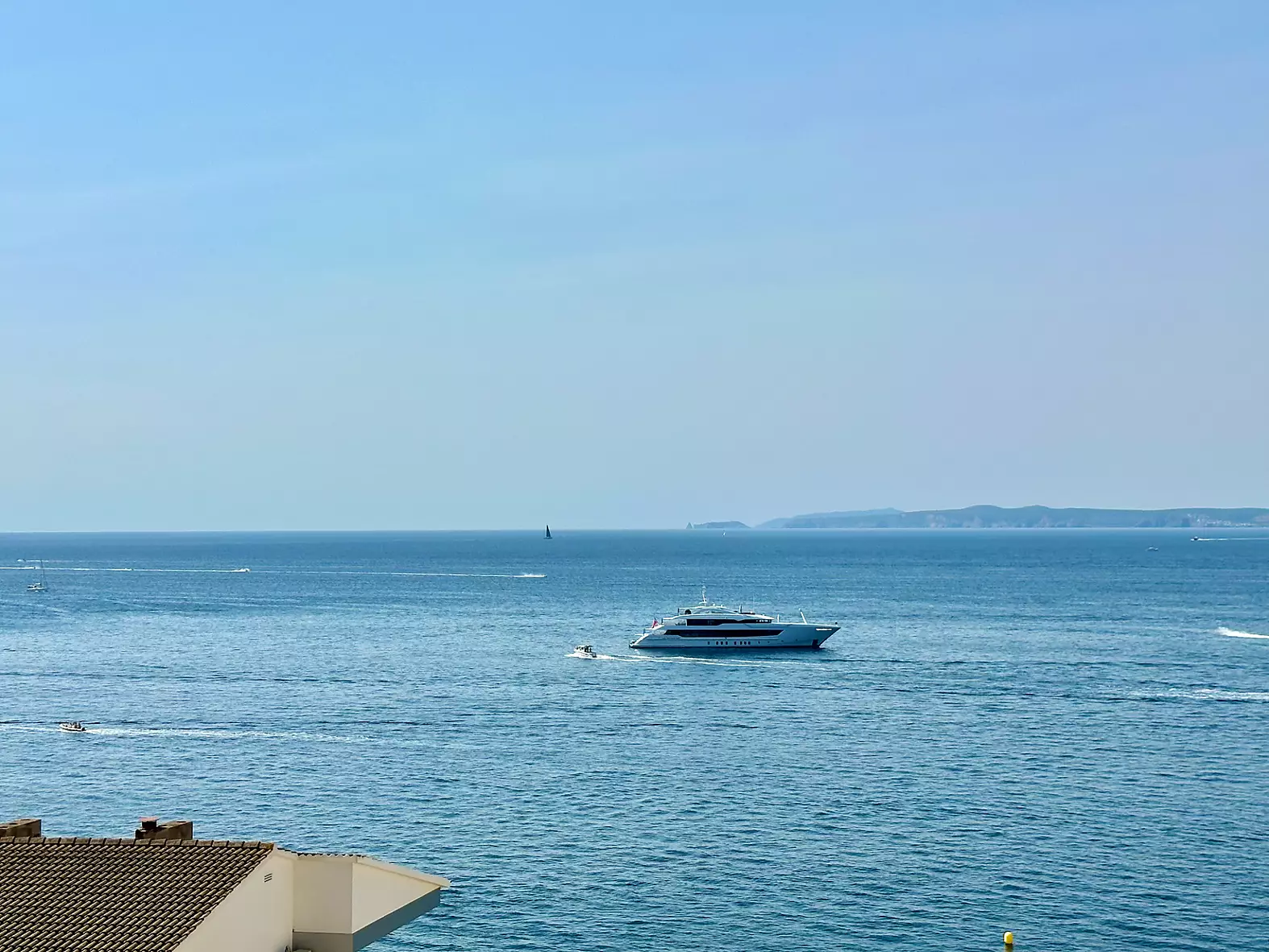 Apartament amb vistes al mar, piscina i aparcament privat en venda a Roses