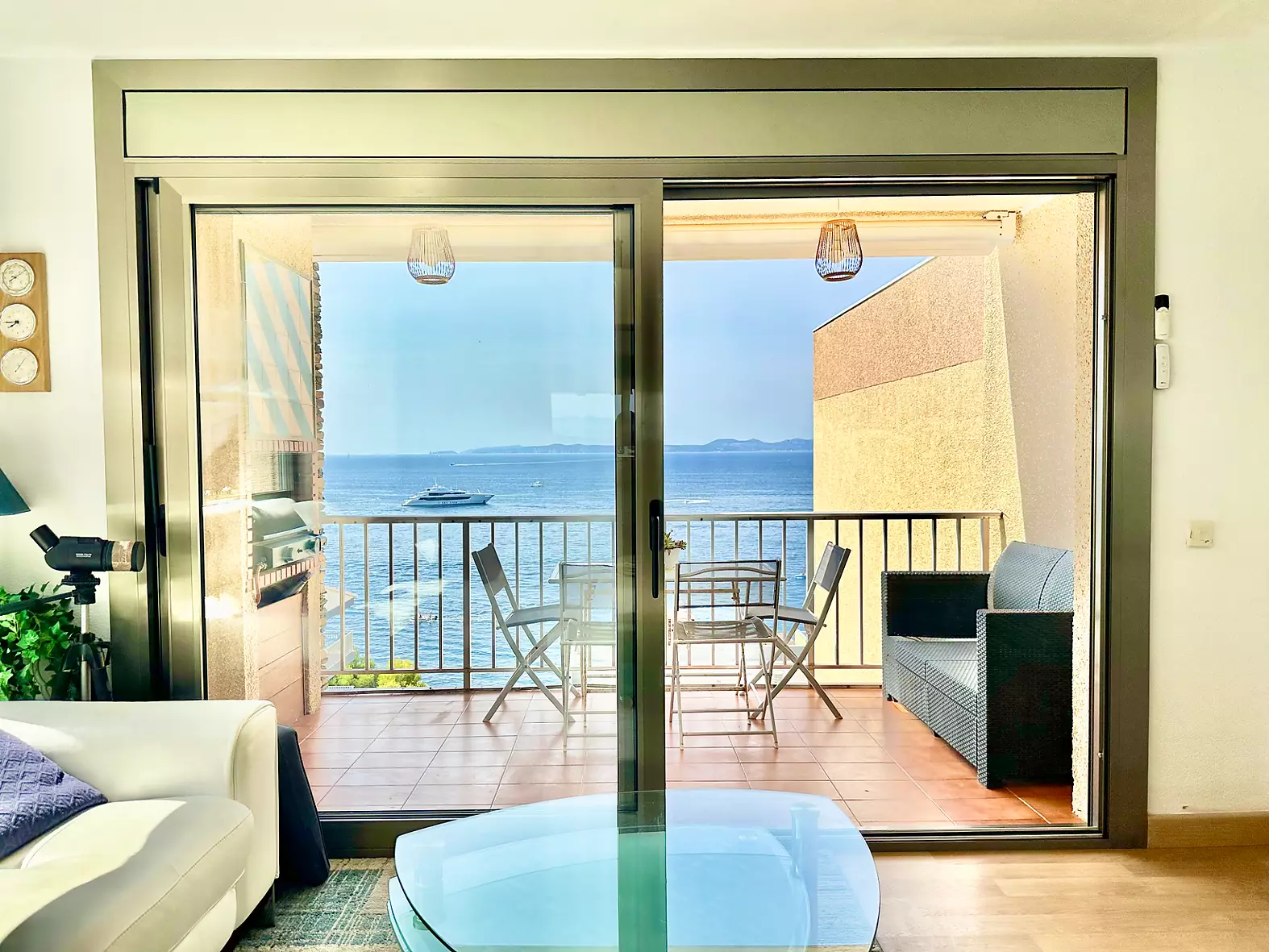 Apartament amb vistes al mar, piscina i aparcament privat en venda a Roses