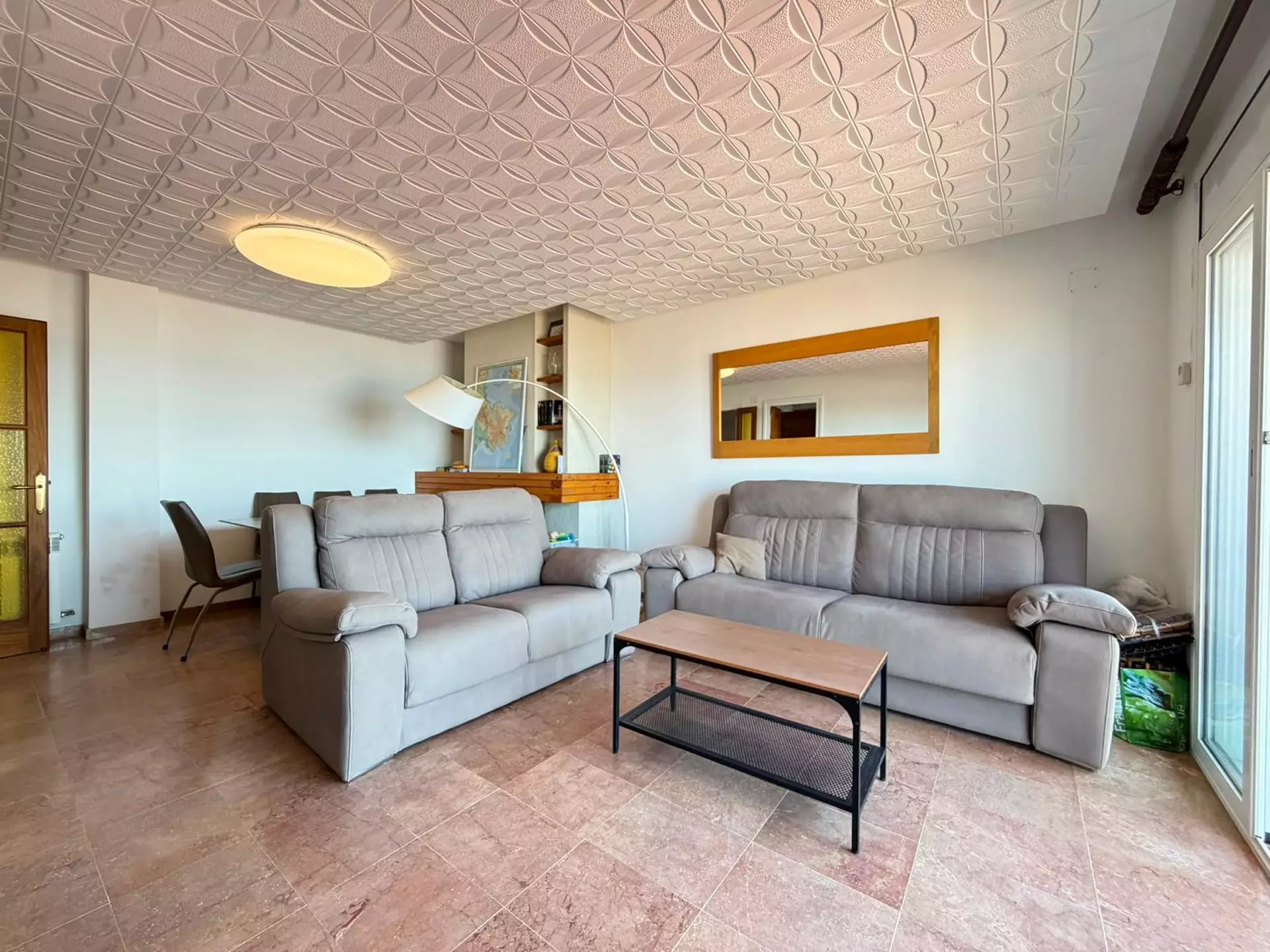 Central apartment with tourist license, sea views and garage in Roses