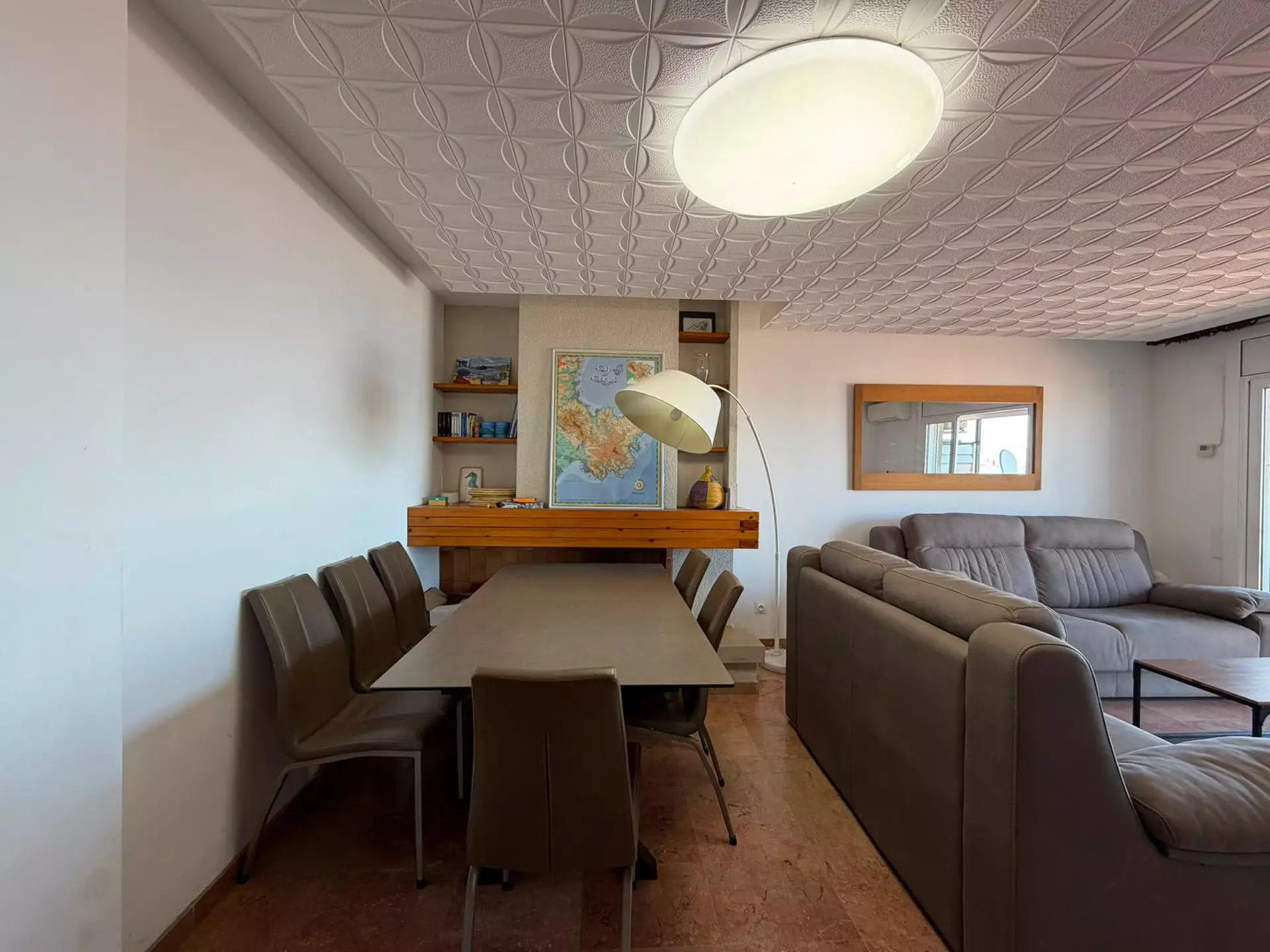 Central apartment with tourist license, sea views and garage in Roses