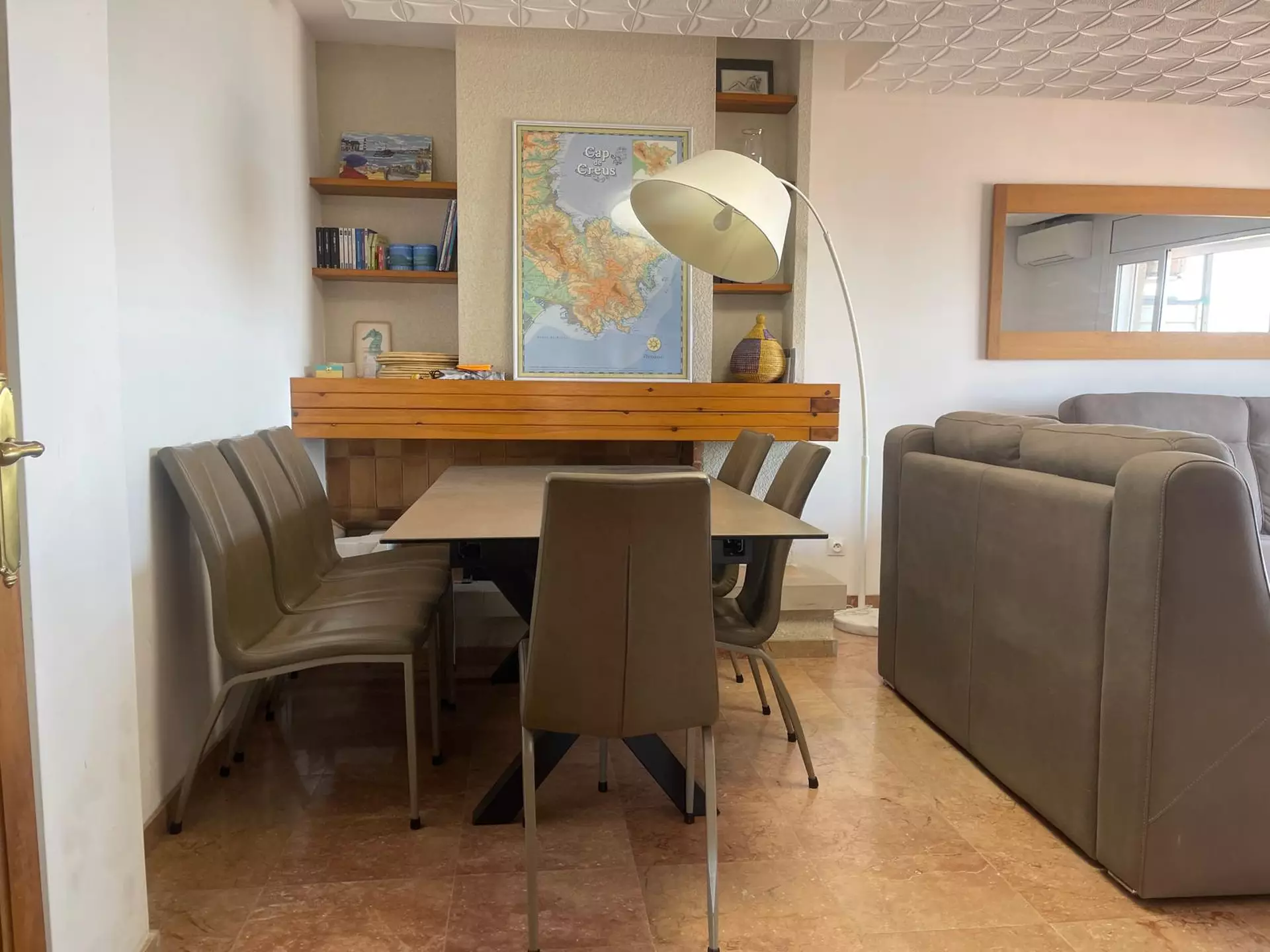 Central apartment with tourist license, sea views and garage in Roses