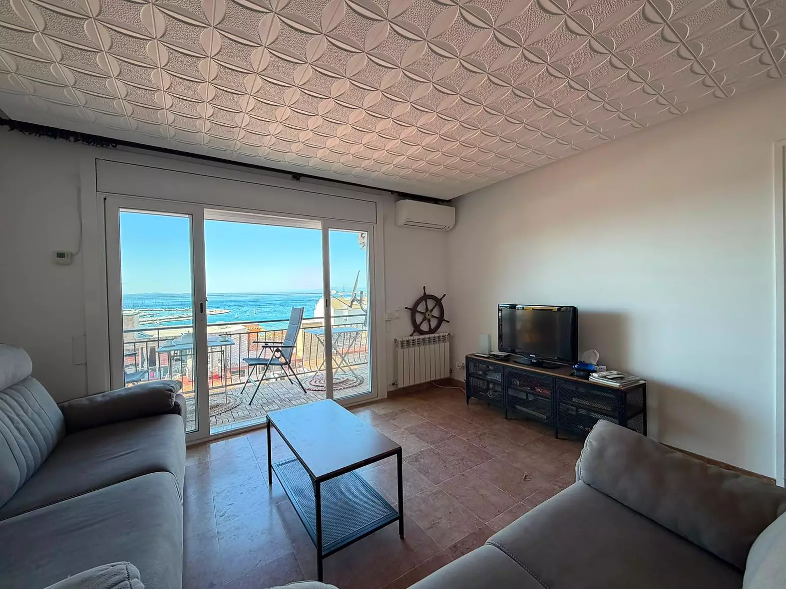 Apartament cèntric amb llicència turística, vistes al mar i garatge a Roses
