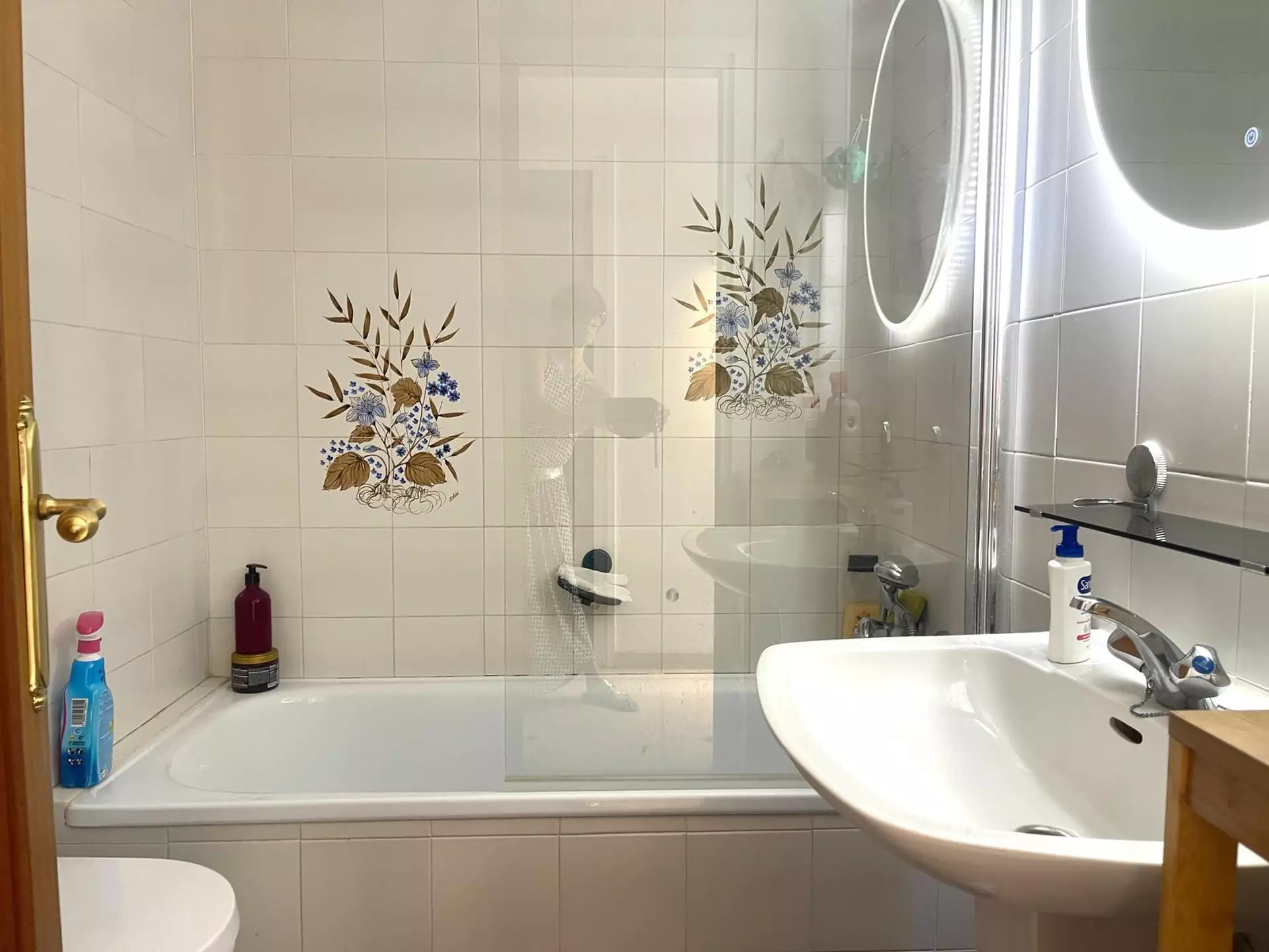 Central apartment with tourist license, sea views and garage in Roses