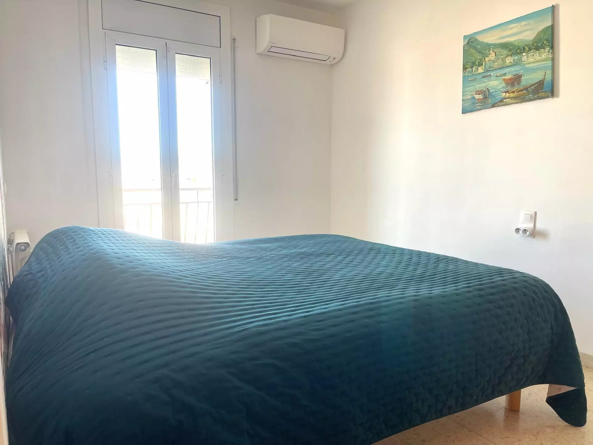 Central apartment with tourist license, sea views and garage in Roses