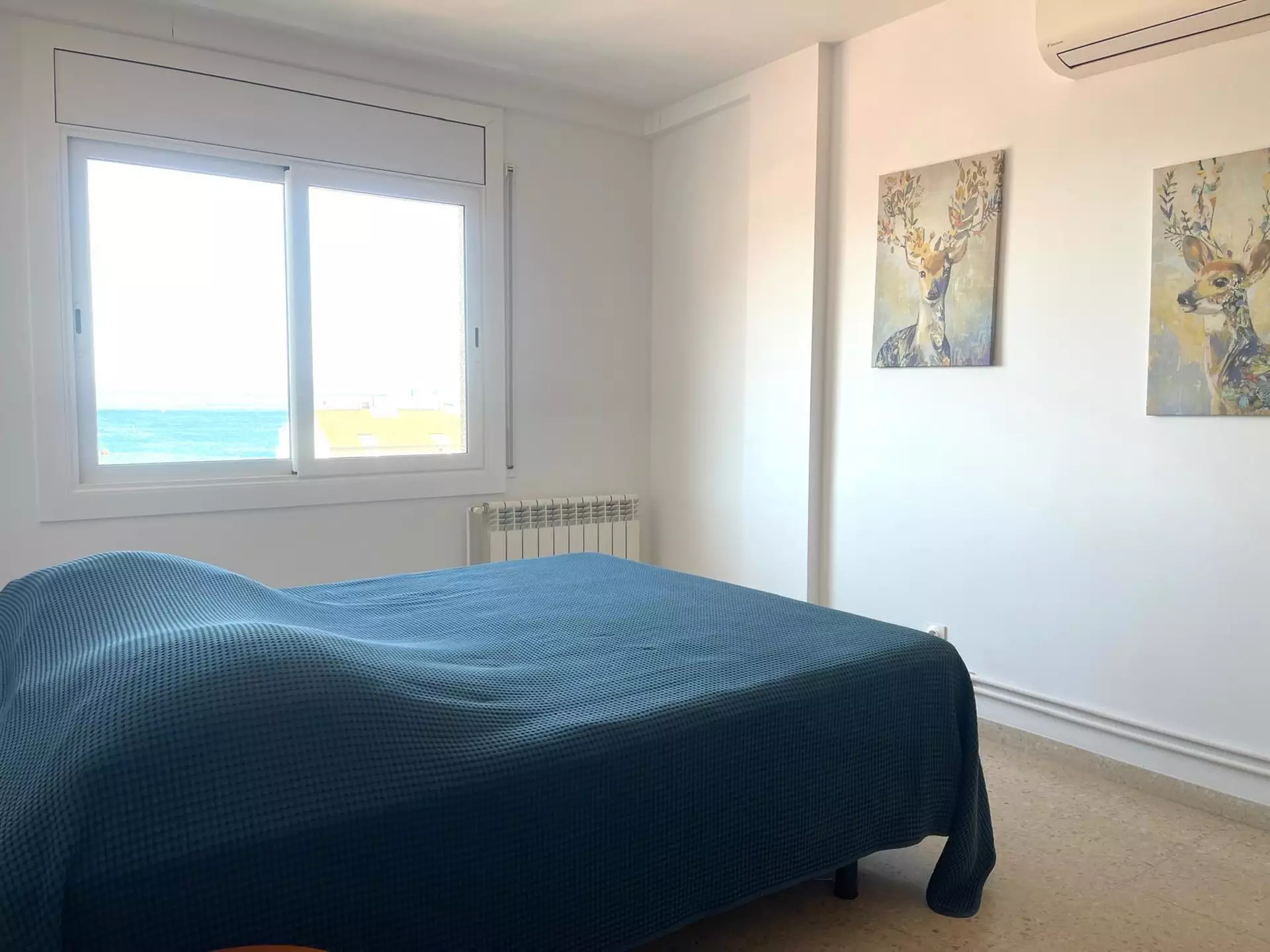 Central apartment with tourist license, sea views and garage in Roses
