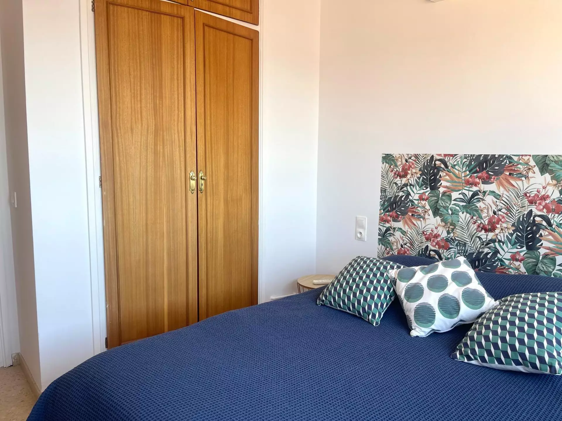 Central apartment with tourist license, sea views and garage in Roses