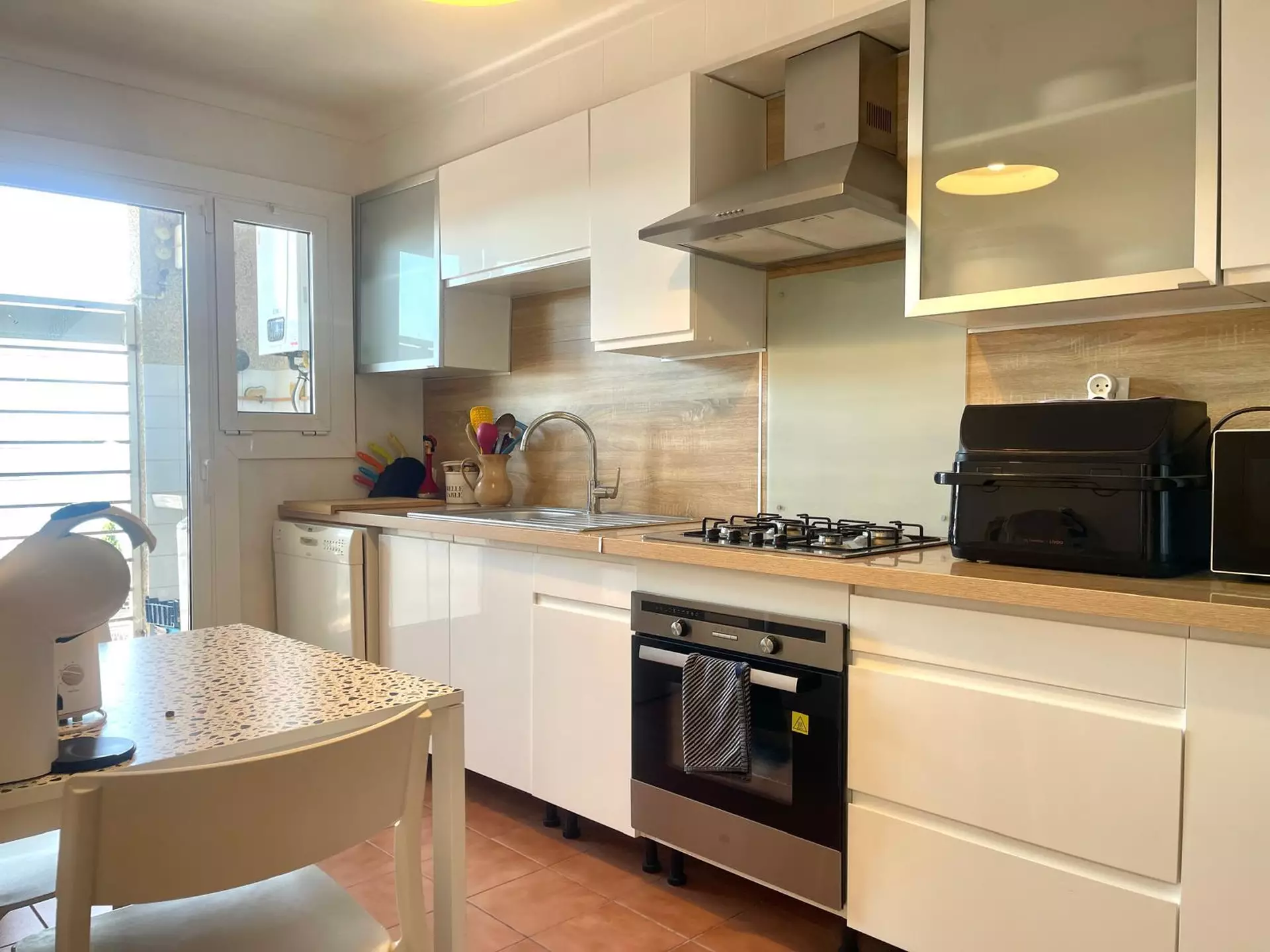Central apartment with tourist license, sea views and garage in Roses
