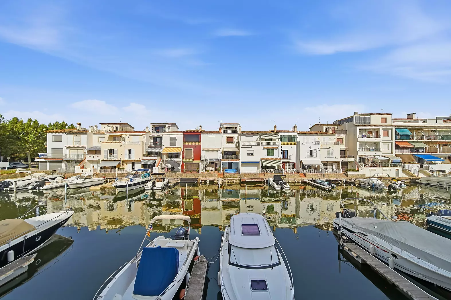 Casa de pescador amb amarratge privat a Empuriabrava