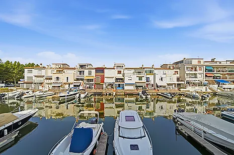 Fischerhaus mit privatem Bootsanleger in Empuriabrava