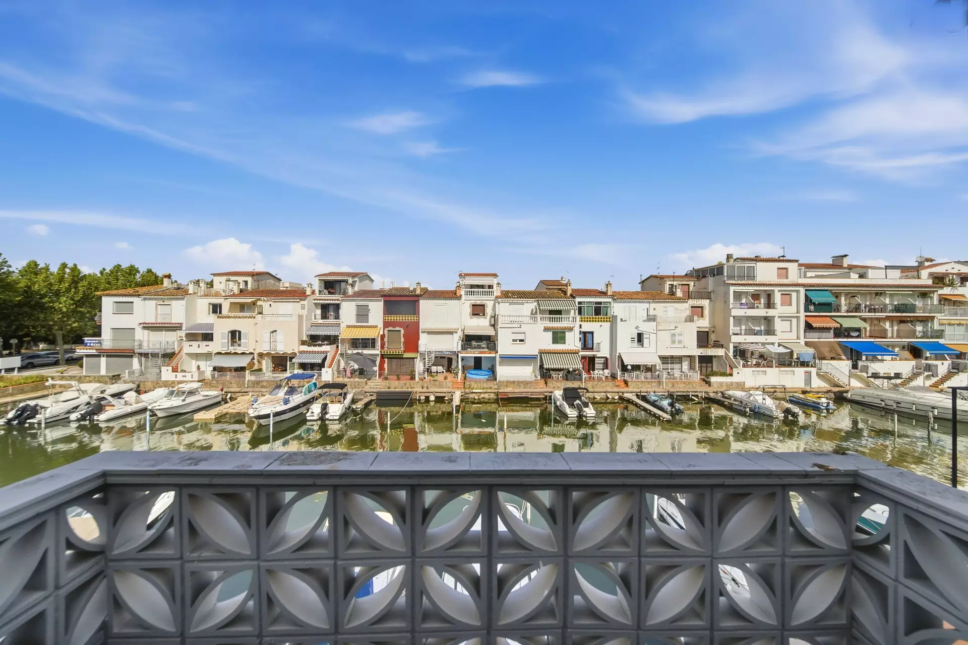 Fischerhaus mit privatem Bootsanleger in Empuriabrava