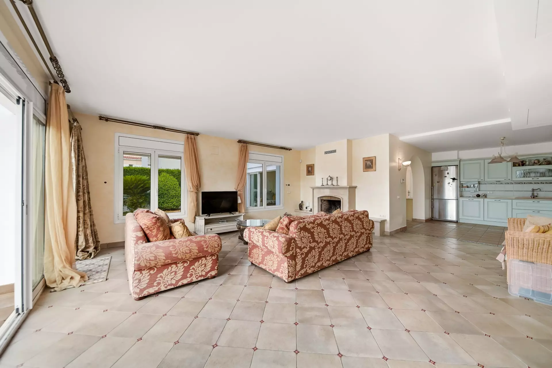 Casa amb dos amarratges i gran garatge a Empuriabrava