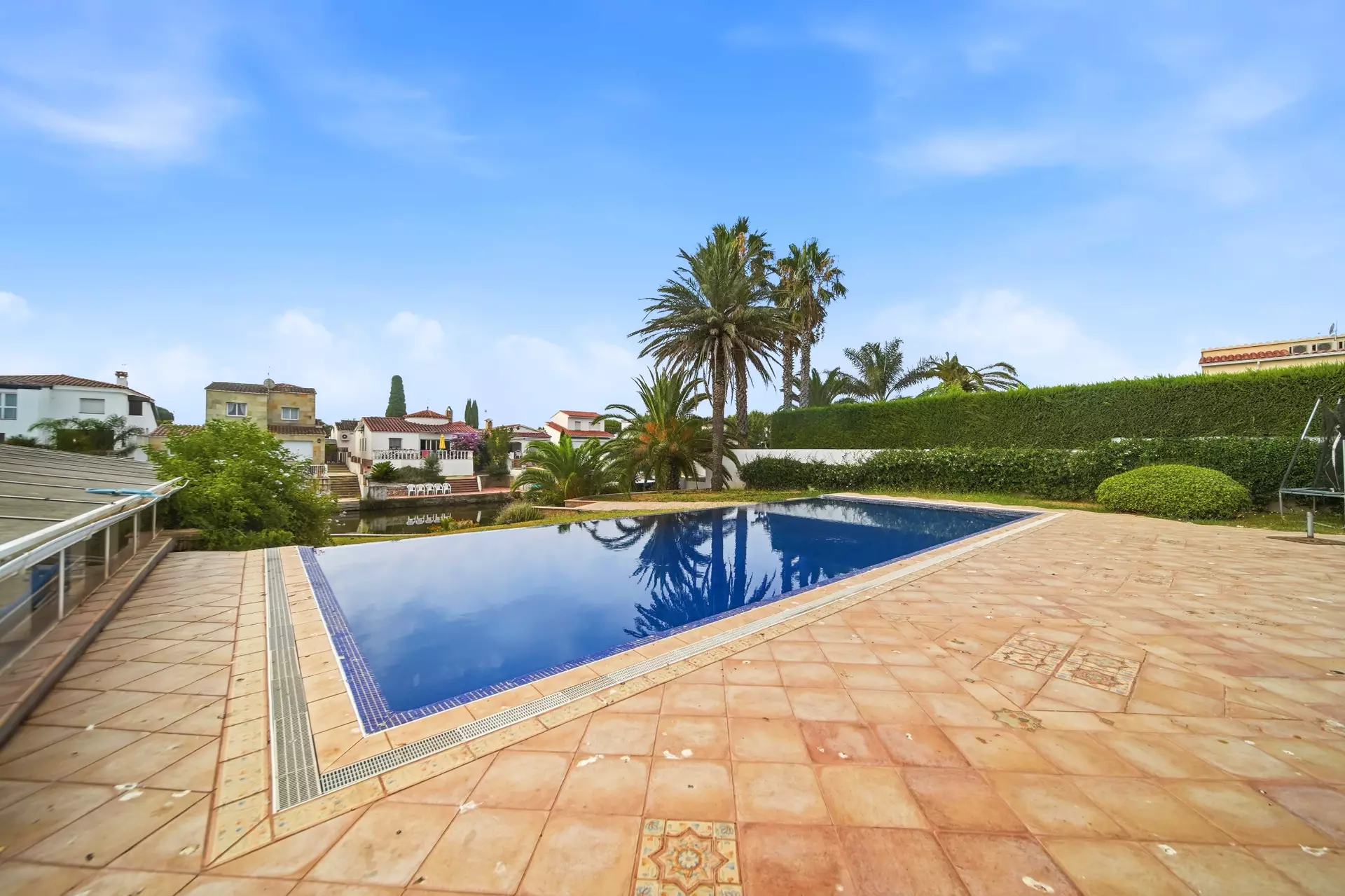 Casa amb dos amarratges i gran garatge a Empuriabrava
