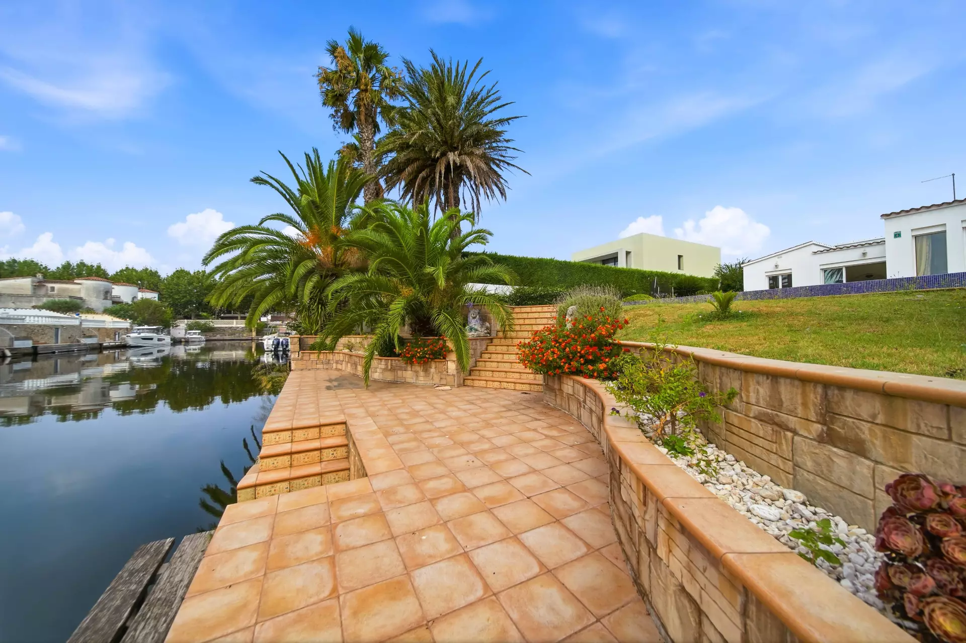 Casa amb dos amarratges i gran garatge a Empuriabrava