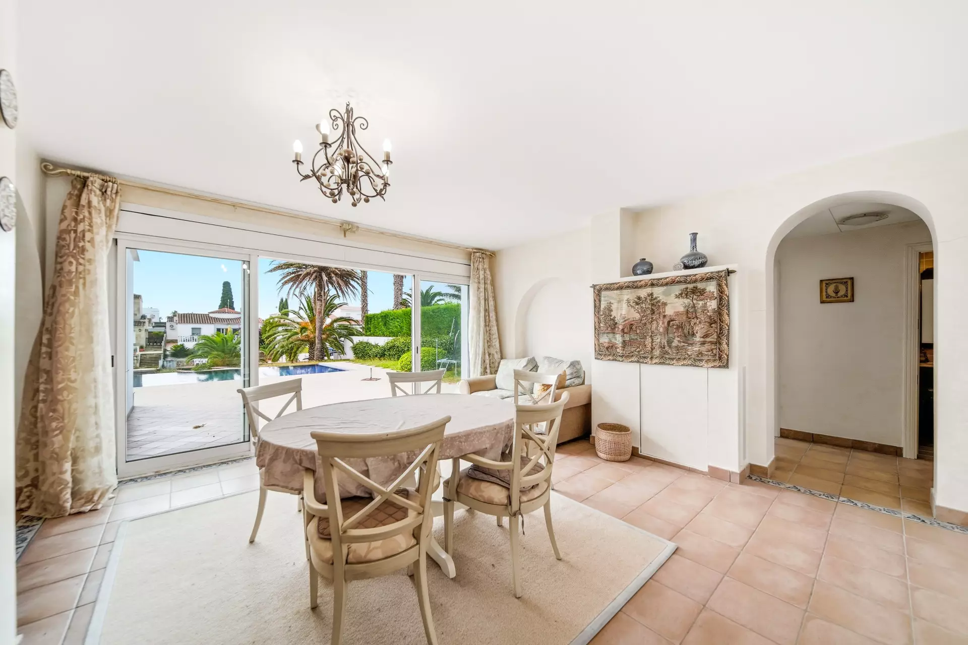 Casa amb dos amarratges i gran garatge a Empuriabrava