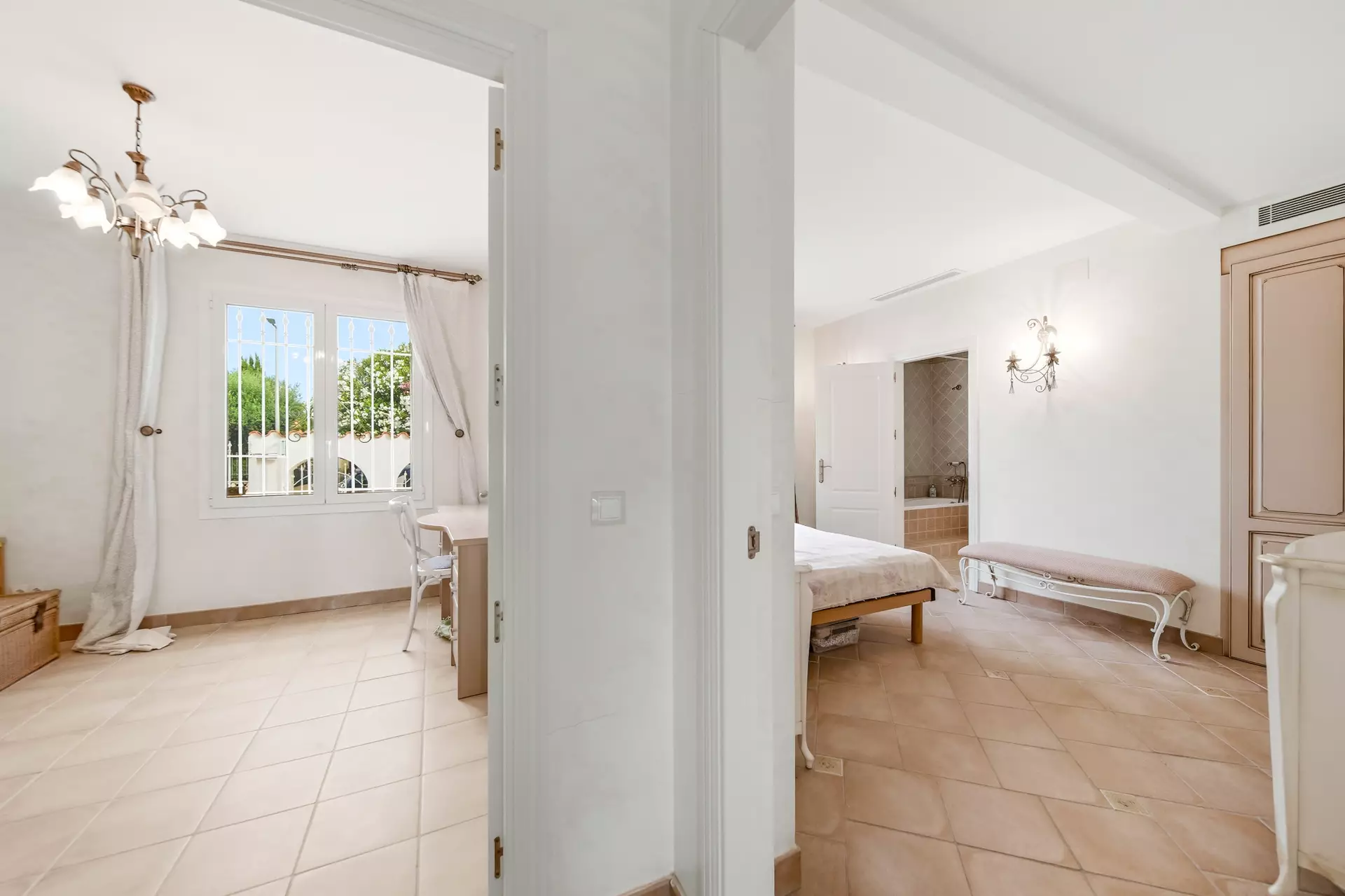 Casa amb dos amarratges i gran garatge a Empuriabrava