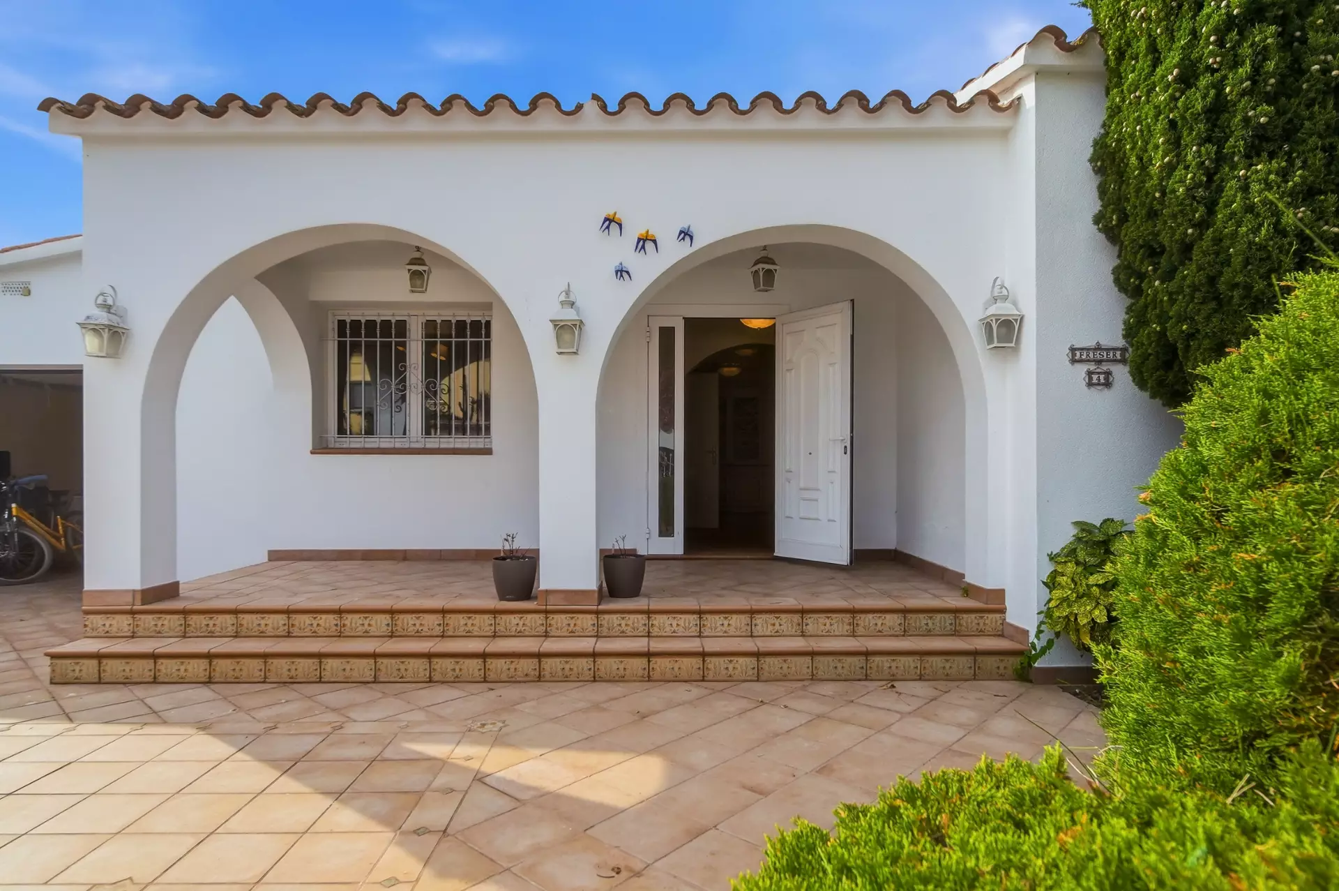 Casa amb dos amarratges i gran garatge a Empuriabrava