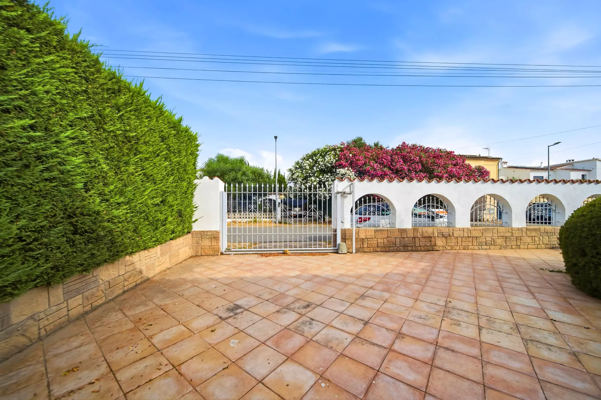 Casa amb dos amarratges i gran garatge a Empuriabrava