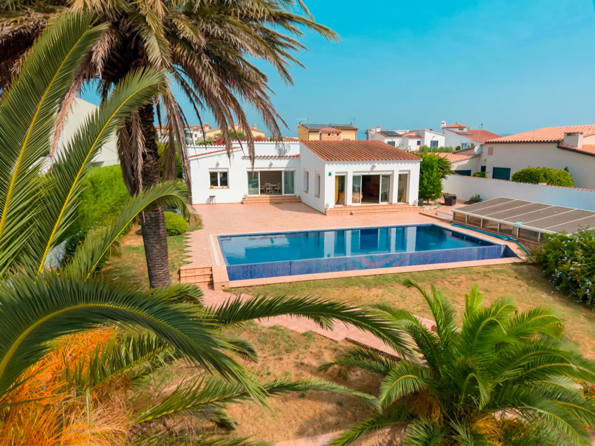 Casa amb dos amarratges i gran garatge a Empuriabrava