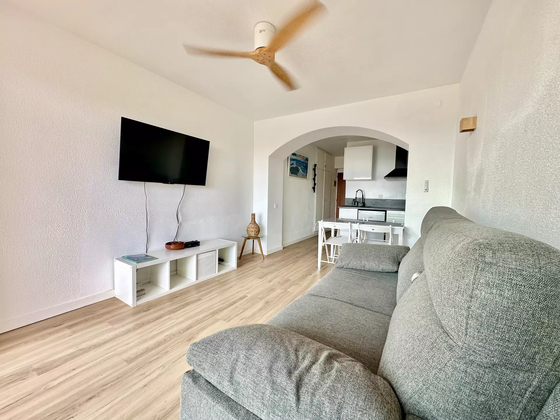 Estudi amb vista al mar i amb piscina en venda a Roses – Santa Margarida