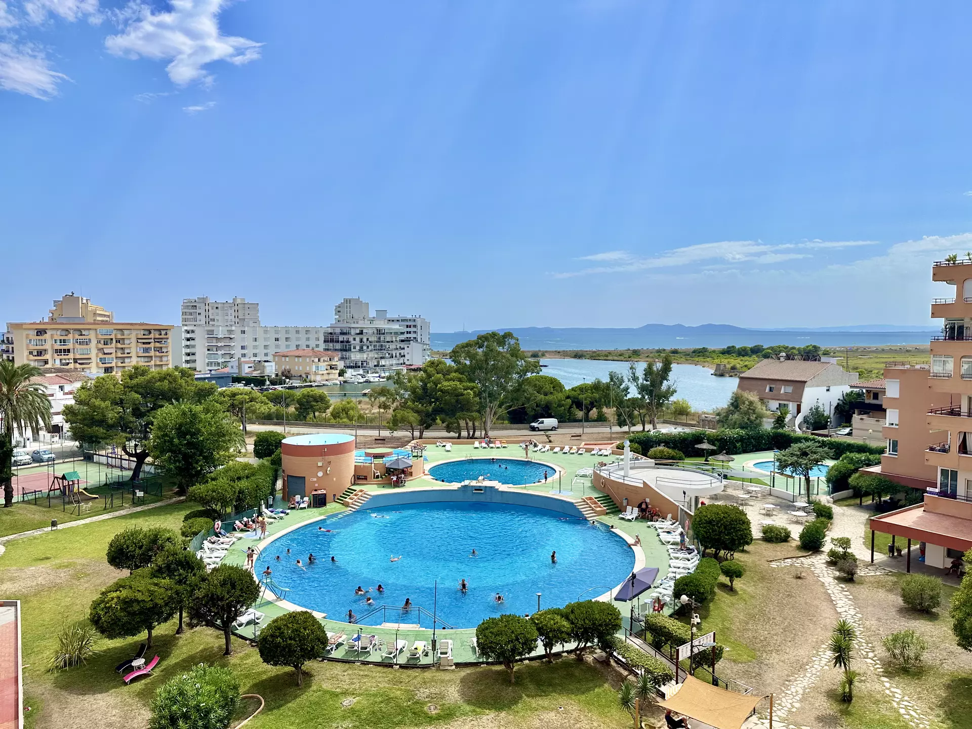 Estudi amb vista al mar i amb piscina en venda a Roses – Santa Margarida
