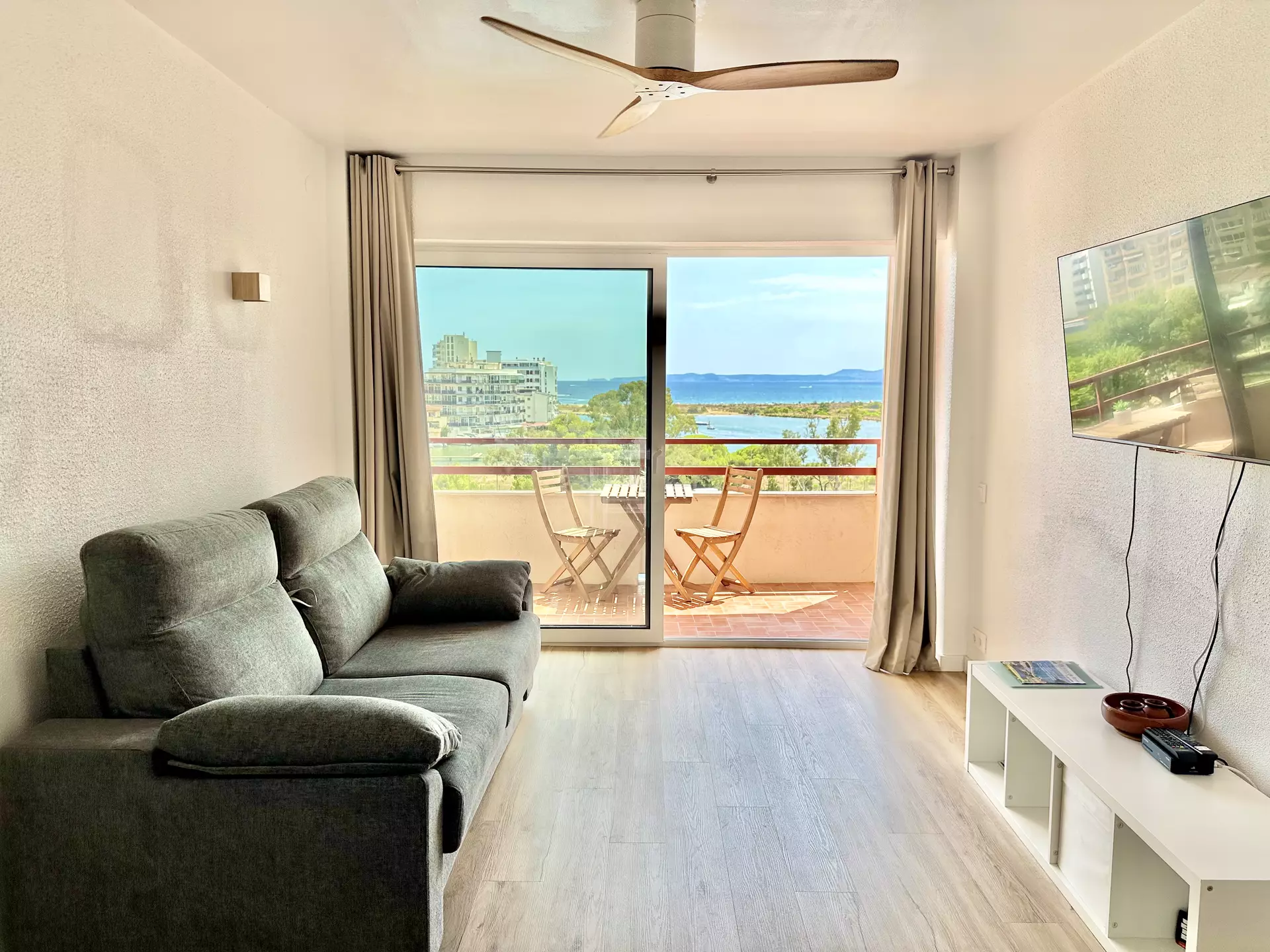 Estudi amb vista al mar i amb piscina en venda a Roses – Santa Margarida