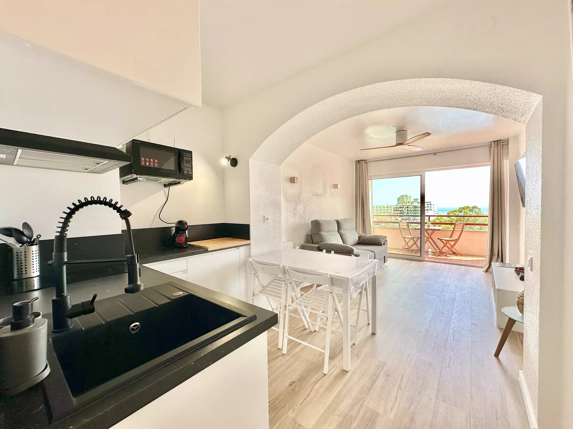 Estudi amb vista al mar i amb piscina en venda a Roses – Santa Margarida