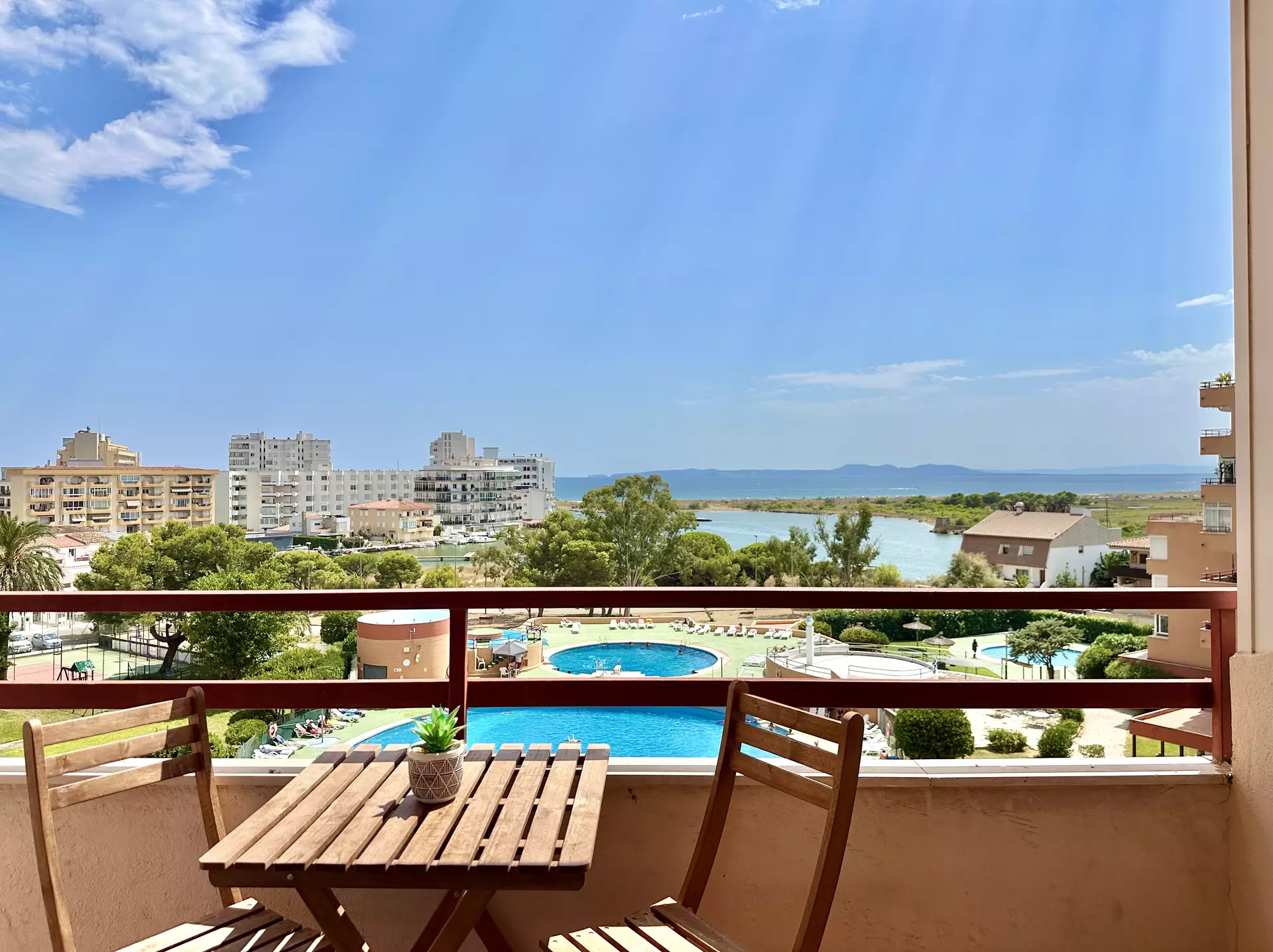 Estudi amb vista al mar i amb piscina en venda a Roses – Santa Margarida