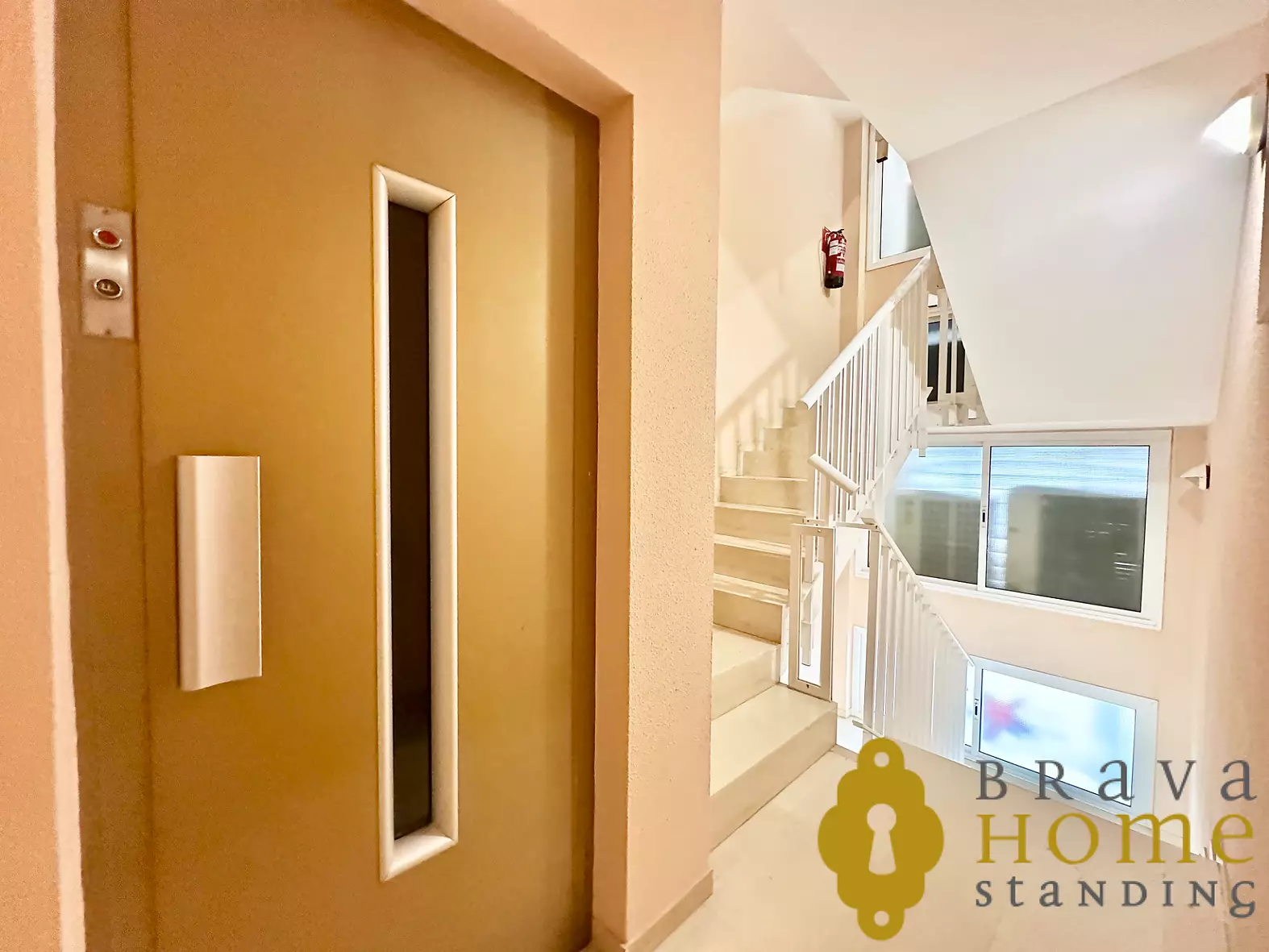 Apartamento de alto standing con parking y magníficas vistas a los canales